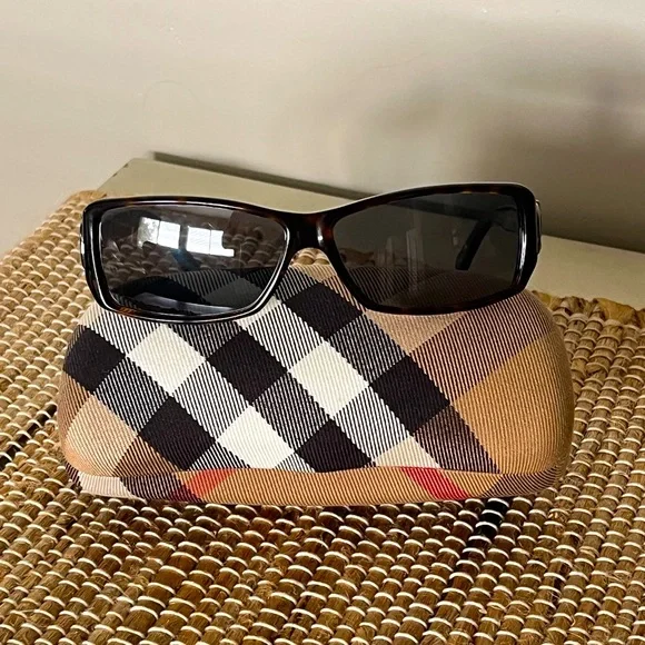 Burberry sunglass ? authentic made in Italy Burberry B 4123 3355/87 Blue 57/18/140 Sunglasses Made in  main image 4